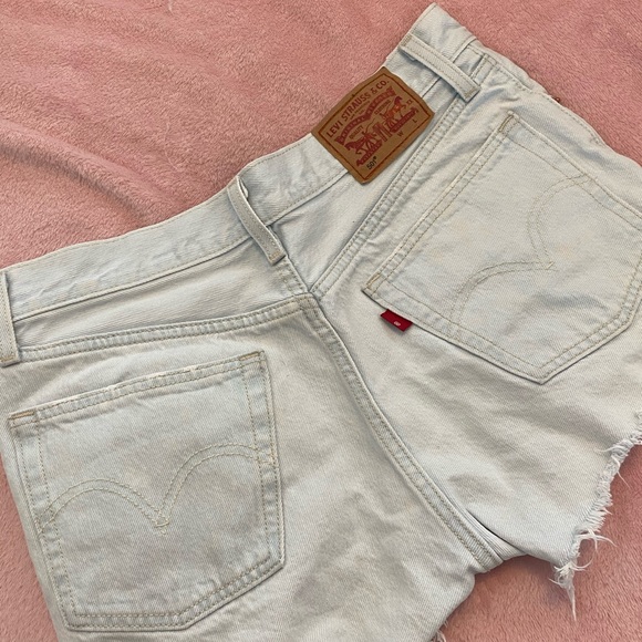 501 Levi’s white wash Jean shorts - Picture 7 of 7